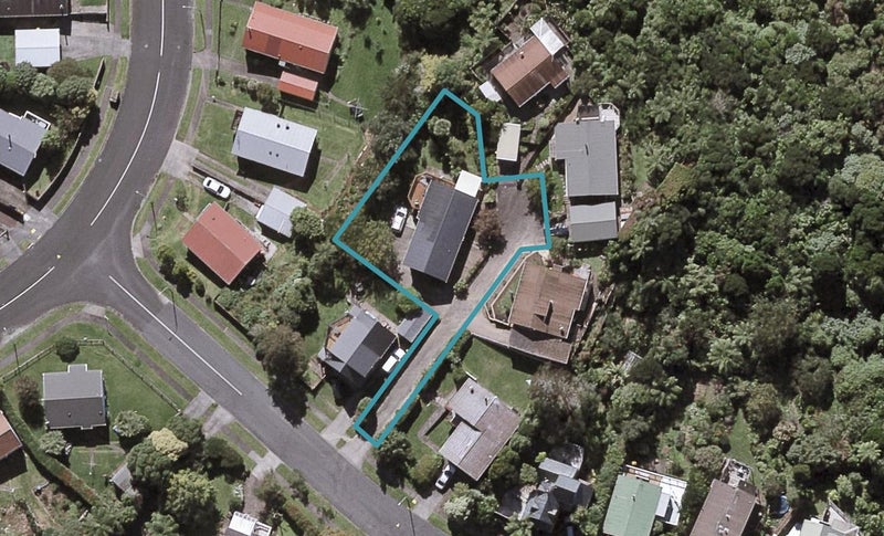 5A Lindaver Grove, Merrilands, New Plymouth - Carousel 1