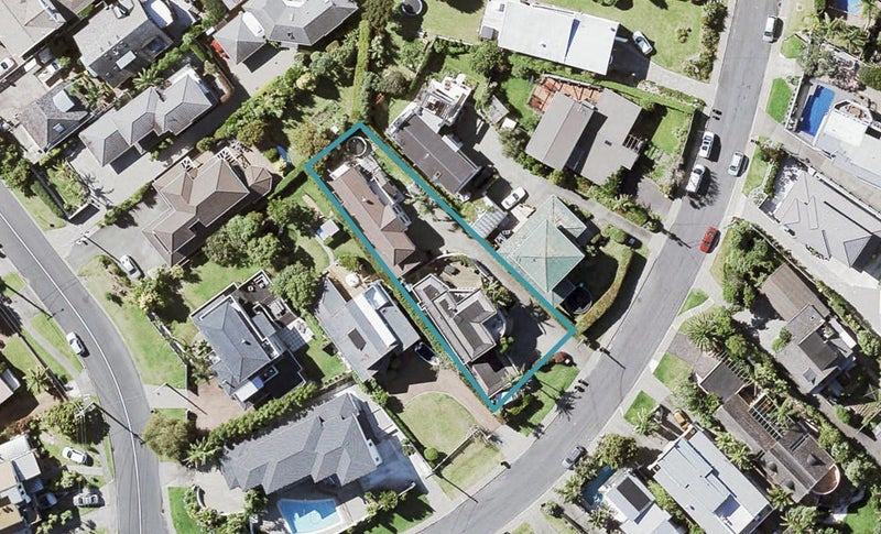 2/8 Vaughan Crescent, Murrays Bay, Auckland - Carousel 1