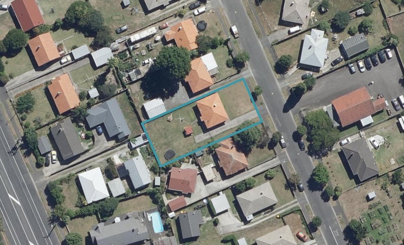 11 Ross Crescent, Fairfield, Hamilton - Carousel 1