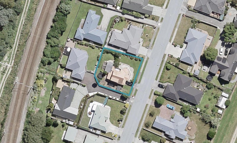 39 Mary Huse Grove, Manor Park, Lower Hutt - Carousel 1