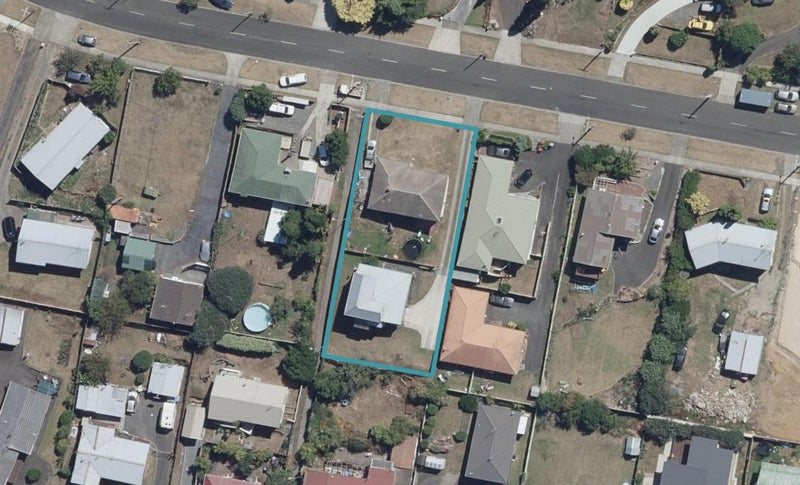 16 McKay Drive, Temple View, Hamilton - Carousel 1