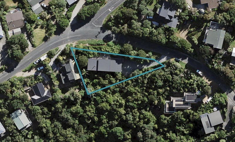 33 Karaka Road, Oneroa, Waiheke Island - Carousel 1