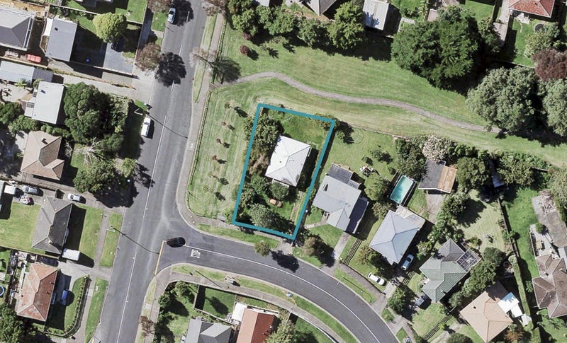 2 Farringdon Street, Glen Innes, Auckland - Carousel 1