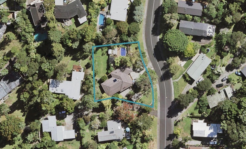 46 Daffodil Street, Titirangi, Auckland - Carousel 1