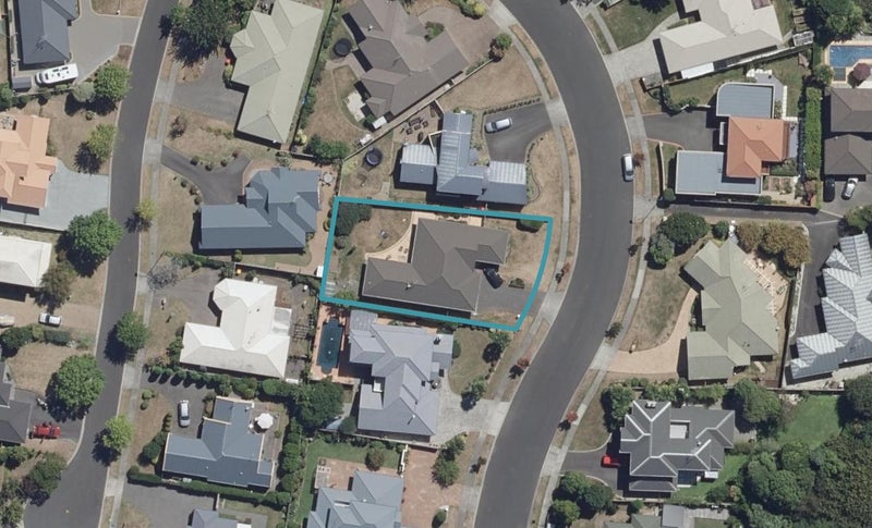 54 Keswick Crescent, Huntington, Hamilton - Carousel 1