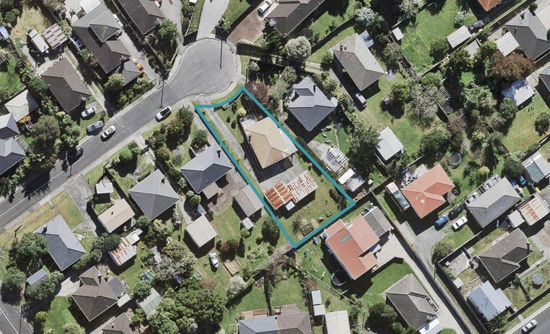7 Devon Street, Te Atatu South, Auckland - Carousel 1