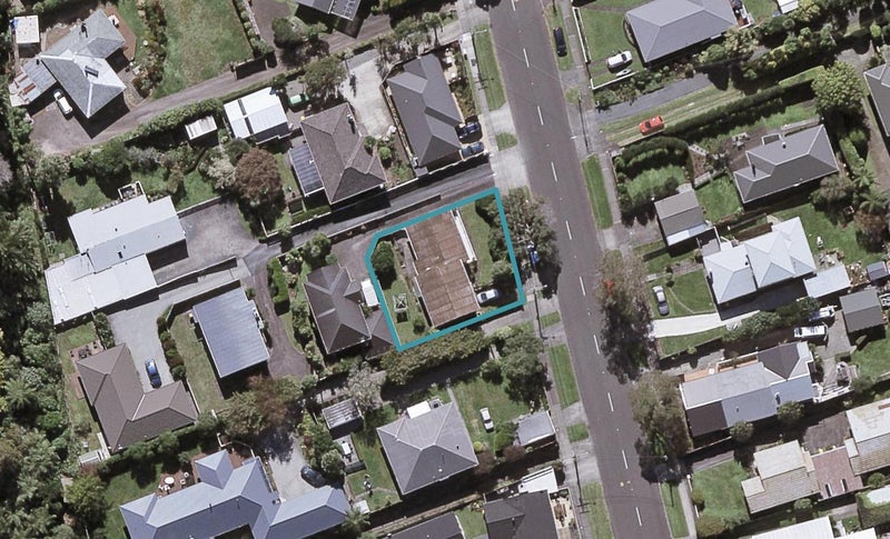 90 Govett Avenue, Frankleigh Park, New Plymouth - Carousel 1