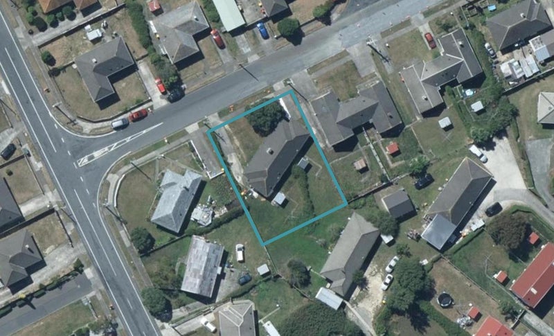 4A Matahourua Crescent, Cannons Creek, Porirua - Carousel 1