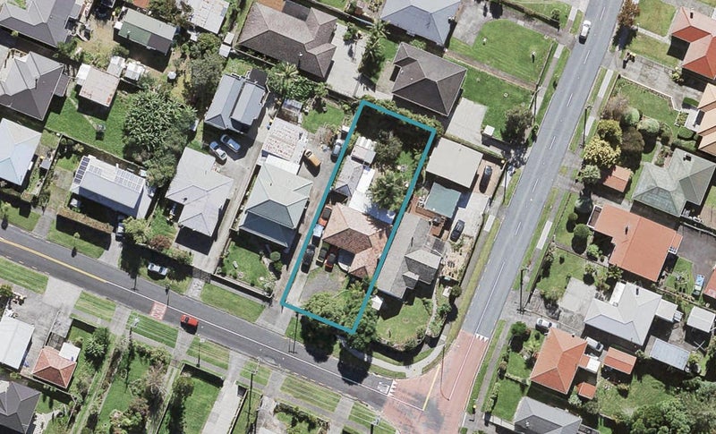 6 Archlynn Road, Kelston, Auckland - Carousel 1