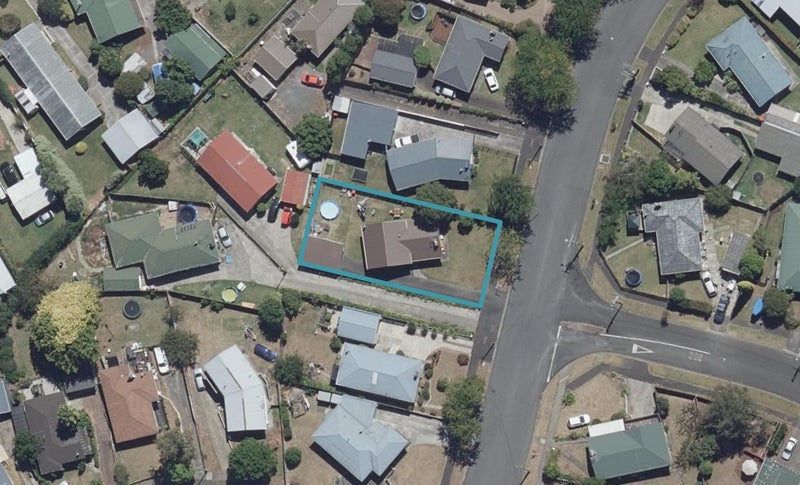 35 Garden Heights Avenue, Glenview, Hamilton - Carousel 1