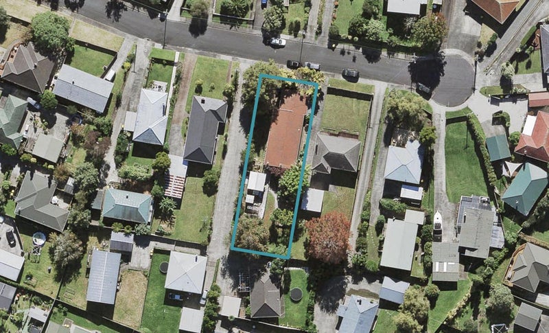11 Alma Street, Te Atatu South, Auckland - Carousel 1