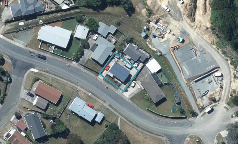 43 Cleat Street, Whitby, Porirua - Carousel 1