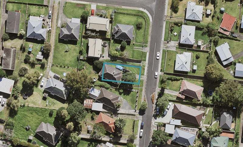 10B Potter Avenue, Northcote, Auckland - Carousel 1