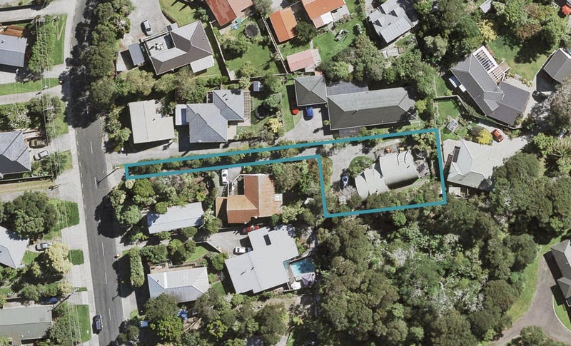 12A Konini Road, Titirangi, Auckland - Carousel 1