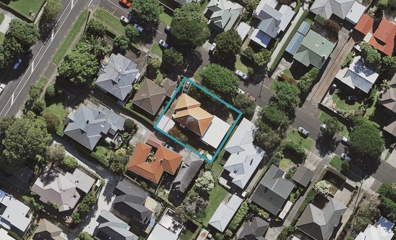1 Kowhatu Road, One Tree Hill, Auckland - Carousel 1