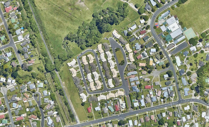 30/64 Kawaha Point Road, Kawaha Point, Rotorua - Carousel 1