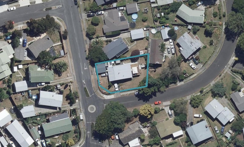 1 Joanna Place, Deanwell, Hamilton - Carousel 1