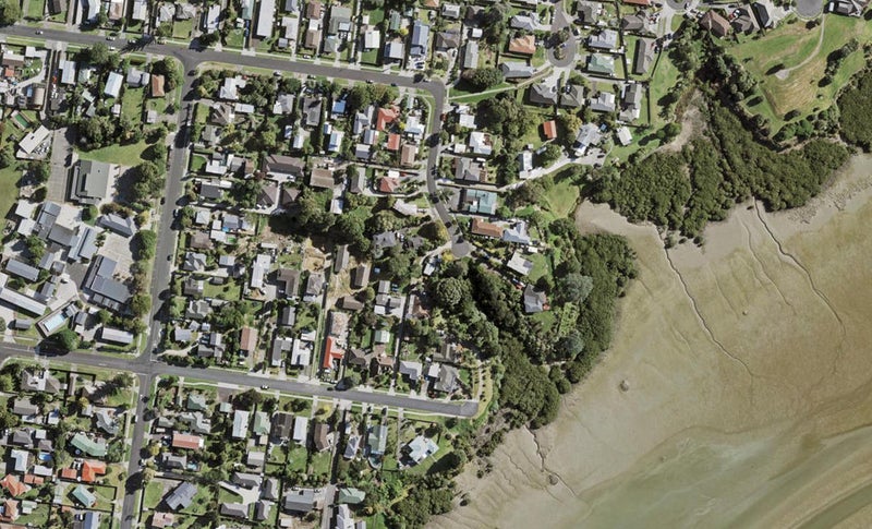 11 Lucas Place, Weymouth, Auckland - Carousel 1
