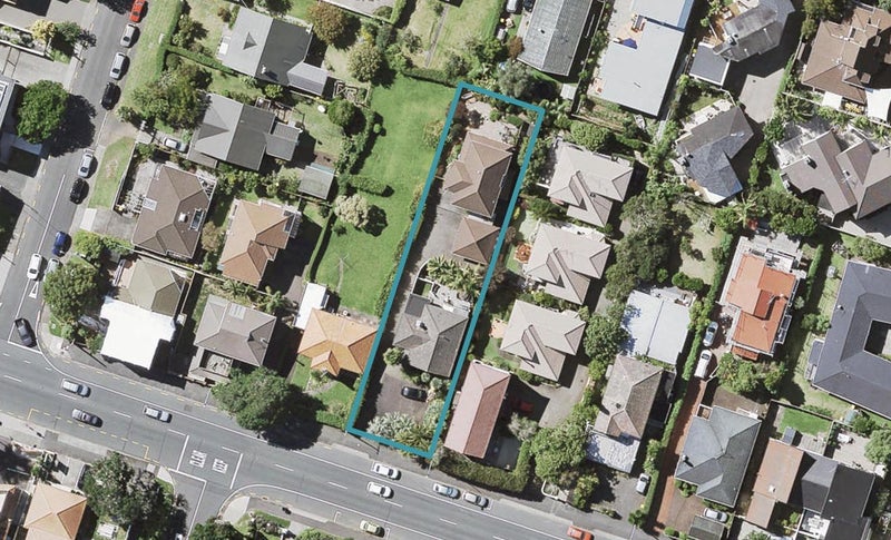 2/73 KITCHENER Road, Milford, Auckland - Carousel 1