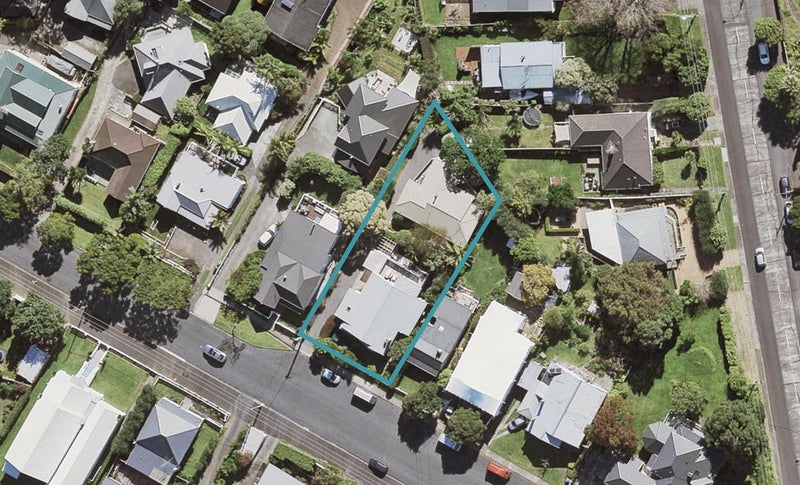2/9 Rodney Road, Northcote Point, Auckland - Carousel 1