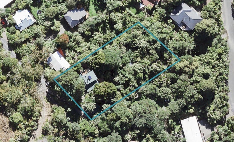29 Raroa Terrace, Waiatarua, Auckland - Carousel 1