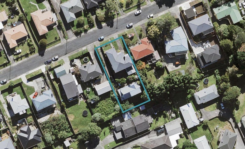 1/16 Sylvan Crescent, Te Atatū South, Auckland - Carousel 1