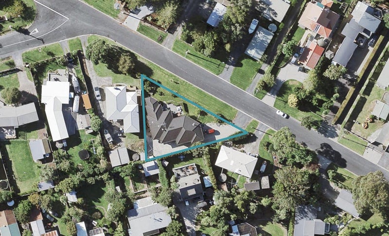 4A Pohutukawa Road, Beachlands, Auckland - Carousel 1