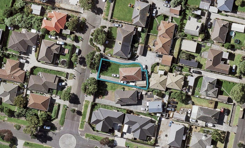 24 Holland Avenue, Point England, Auckland - Carousel 1