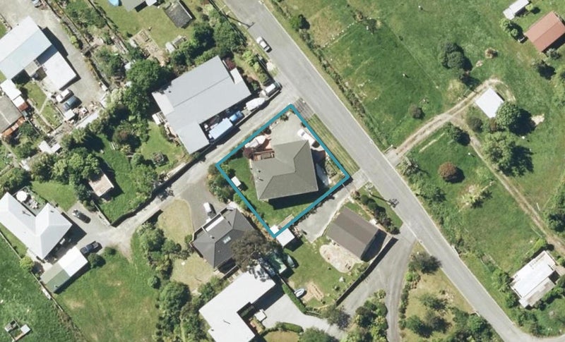 16 Waimarama Street, Waikawa, Picton - Carousel 1
