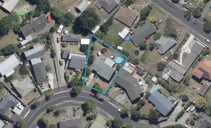 15 McGregor Place, Hillcrest, Hamilton - Carousel 1