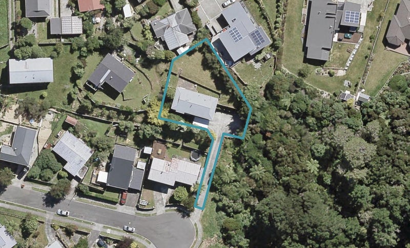15 Snowberry Grove, Timberlea, Upper Hutt - Carousel 1