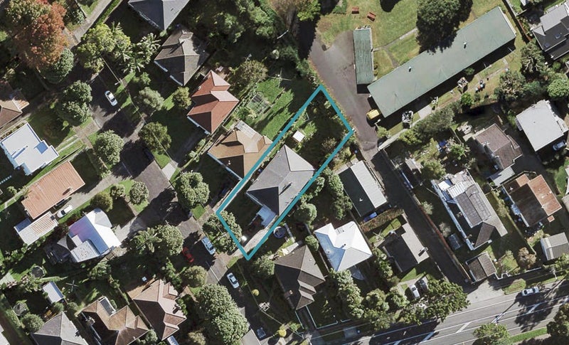 2/1 Mountfield Terrace, Owairaka, Auckland - Carousel 1