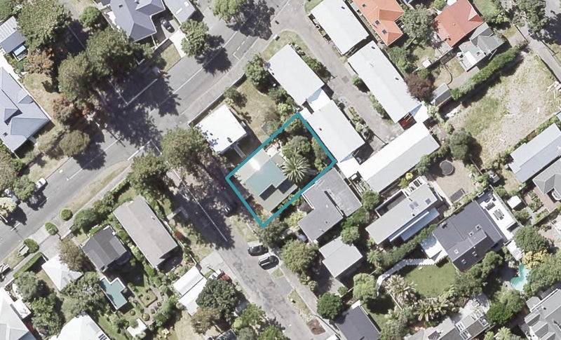 11A Nikau Street, Eastbourne, Lower Hutt - Carousel 1