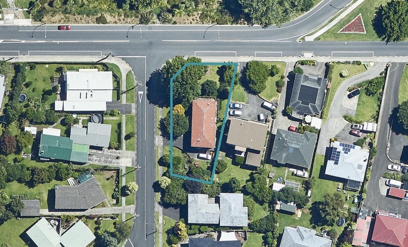 2 Andrew Place, Otumoetai, Tauranga - Carousel 1