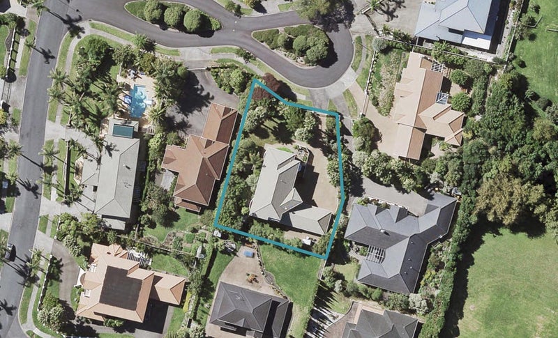 5 St Elmo Rise, Shamrock Park, Auckland - Carousel 1