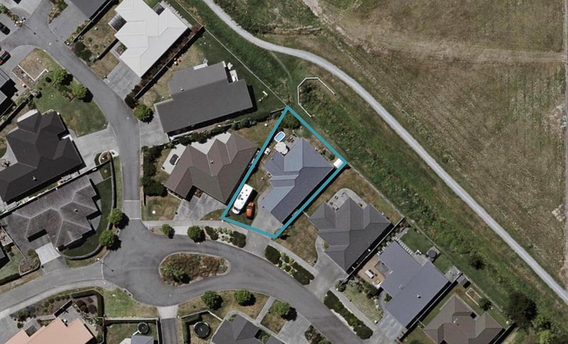 31 Simpson Crescent, Raumati Beach, Paraparaumu - Carousel 1