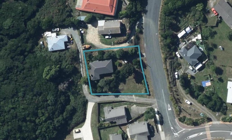 82 Takapuwahia Drive, Takapuwahia, Porirua - Carousel 1
