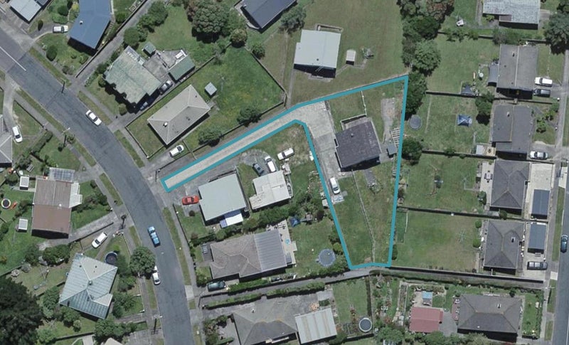 13 Turkington Street, Tawa, Wellington - Carousel 1