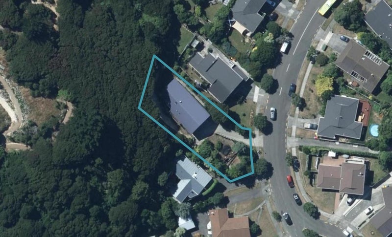 6 Longitude Place, Whitby, Porirua - Carousel 1