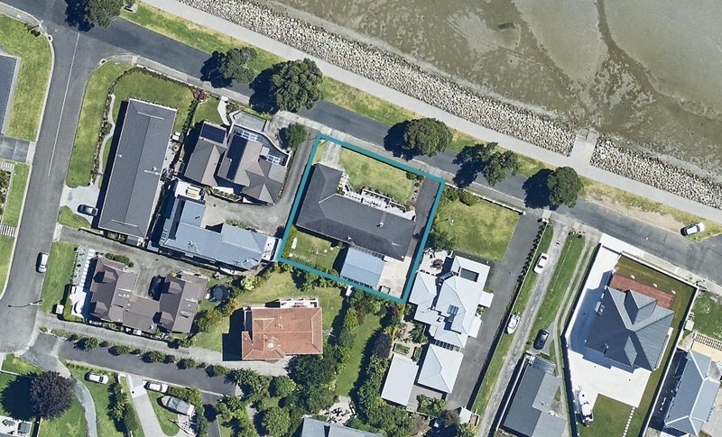 21 Beach Road, Otumoetai, Tauranga - Carousel 1