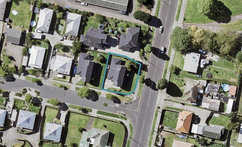 102 Maybury Street, Point England, Auckland - Carousel 1