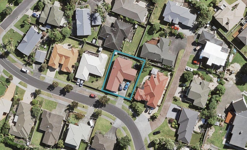 15 Semillon Avenue, Henderson, Auckland - Carousel 1