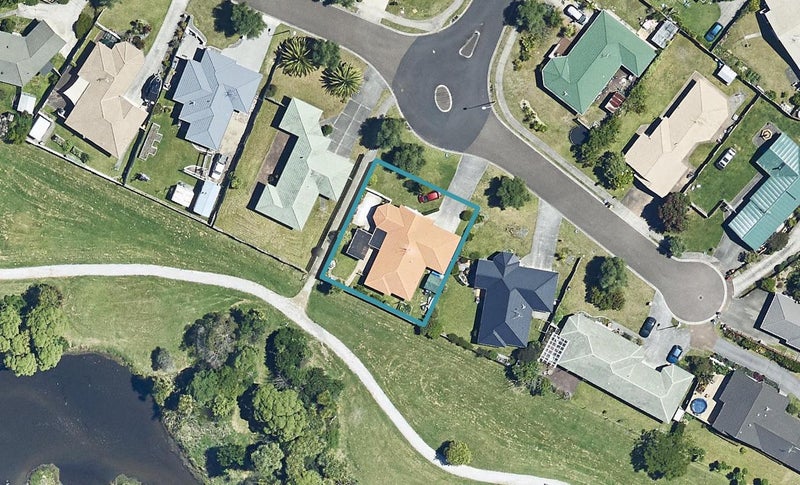 33 Larisa Grove, Papamoa Beach, Papamoa - Carousel 1
