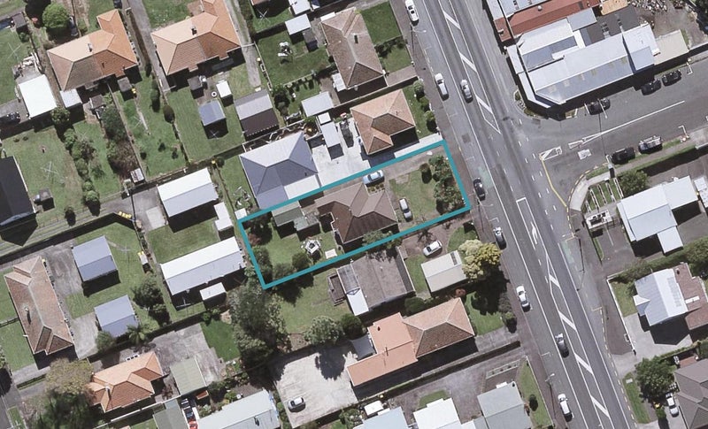 208 Coronation Avenue, Welbourn, New Plymouth - Carousel 1