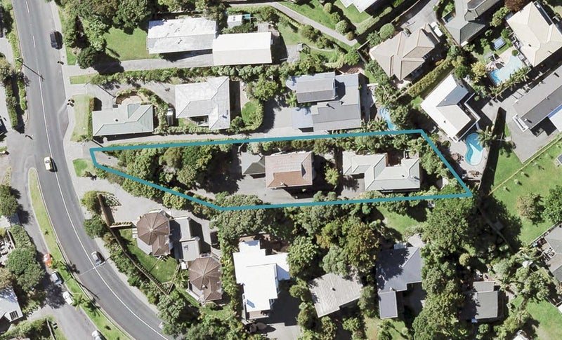 2/555 Beach Road, Murrays Bay, Auckland - Carousel 1