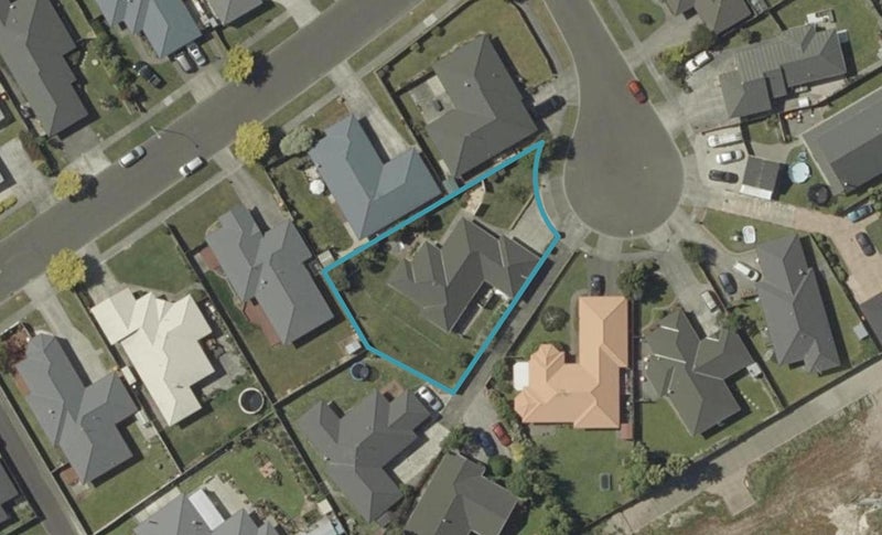 4 Alpine Grove, Kelvin Grove, Palmerston North - Carousel 1