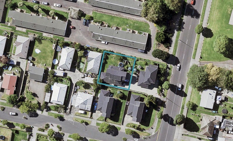 121 Elstree Avenue, Point England, Auckland - Carousel 1