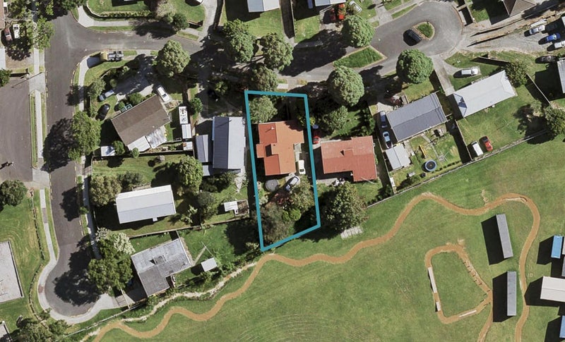 5 Aden Place, Clendon Park, Auckland - Carousel 1