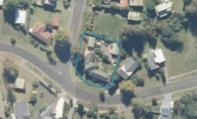1 Angela Place, Taupo - Carousel 1