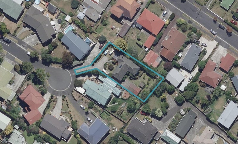 21 McGregor Place, Hillcrest, Hamilton - Carousel 1